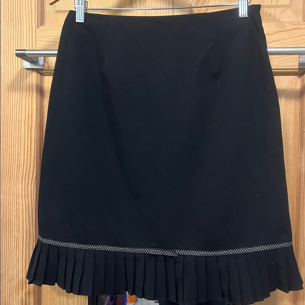Larry Levine Black A-Line Skirt with Pleated Hem